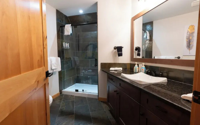 Rundle Cliffs Lodge by Canmore Premier