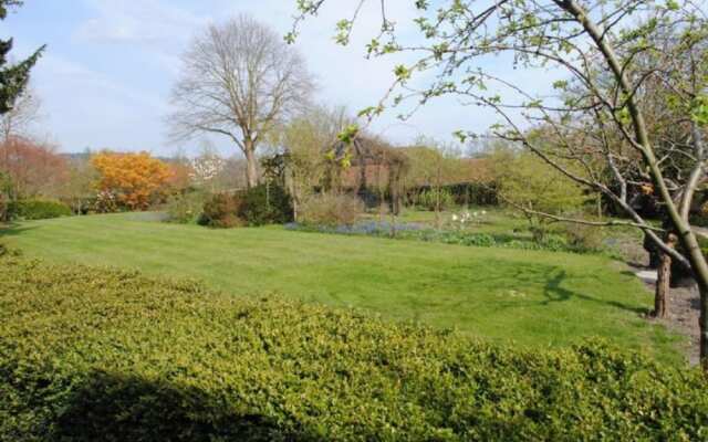 11 Angel Yard, Midhurst