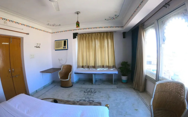 Little Peepal House