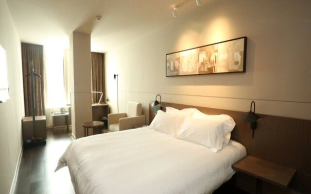 Jinjiang Inn QinZhou East Station City Government