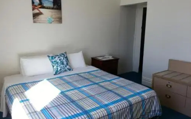 Gladstone Grand Hotel