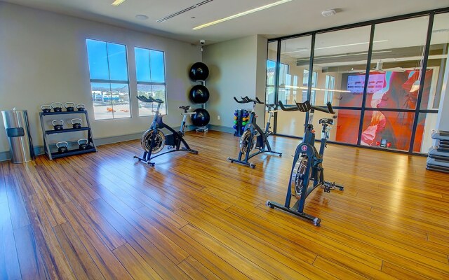 Rooftop Pool, Views, Close to Shops & Dining 1131