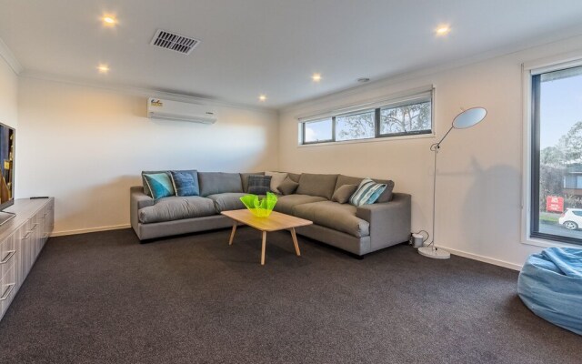 Winona ON Williams - PET Friendly - Free Wifi