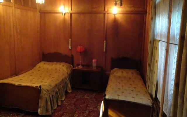 New Kharpalace Group of Houseboats