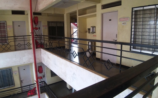 Shri Mahalaxmi Yatri Niwas