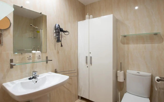 2091- Apt close from all amenities