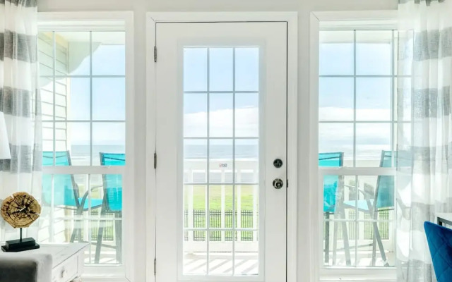 Seaside and Breezy Condo at the Victorian