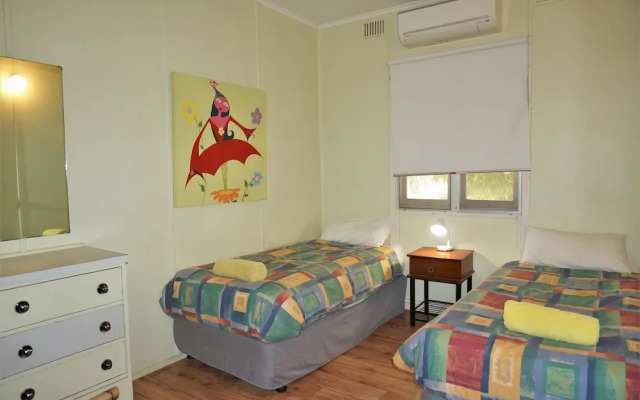 Getaway Villas Unit 3 - 3 Bedroom Self-Contained Villa with a Deck