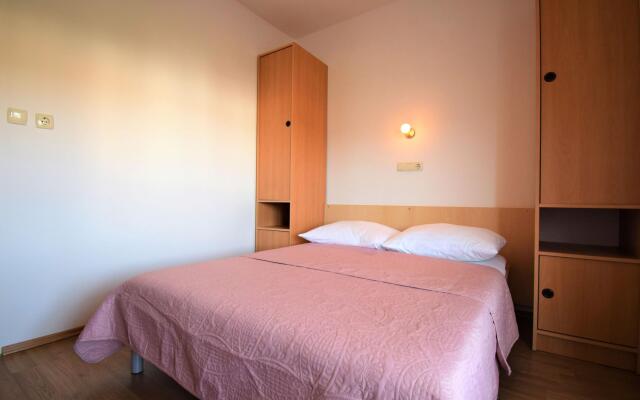 Apartments Frane G in Lopar - island Rab