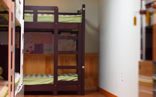 Dongbaekseom Guest House