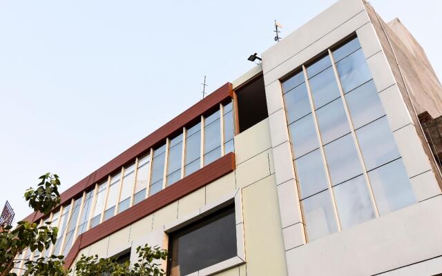 Capital O 60496 Hotel Avera