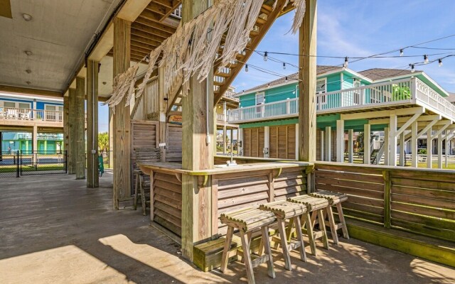 1 Holiday 4 Bedroom Home by RedAwning