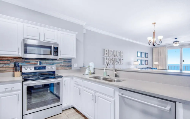 Twin Palms 1701