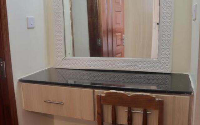 Up-Hill Rosslyn 1 bedroom Apartment