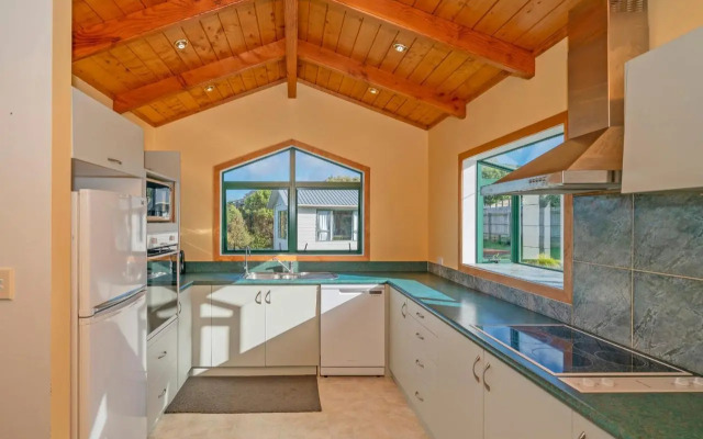 Sensational on Centennial - Whitianga Holiday Home