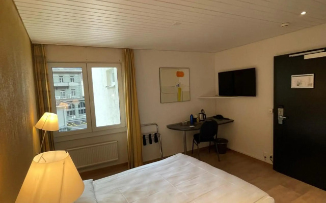 The Guesthouse by the Hey Hotel