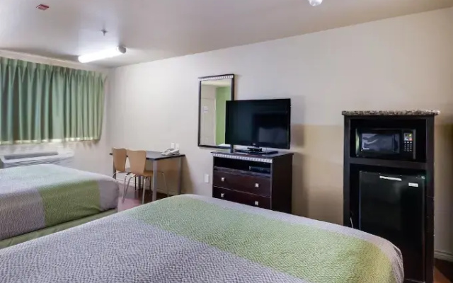 Motel 6 Floresville Tx