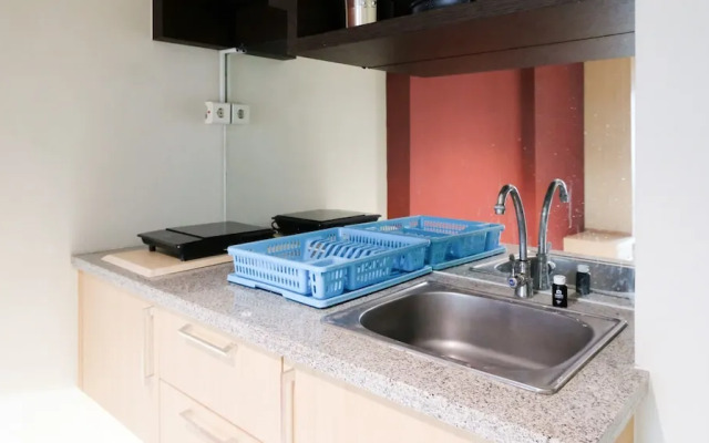 Comfy And Tidy Studio At The Square Apartment