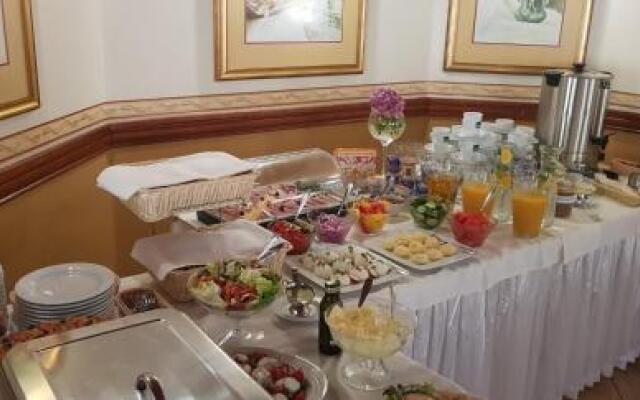 Figaro - Hotel I Restauracja