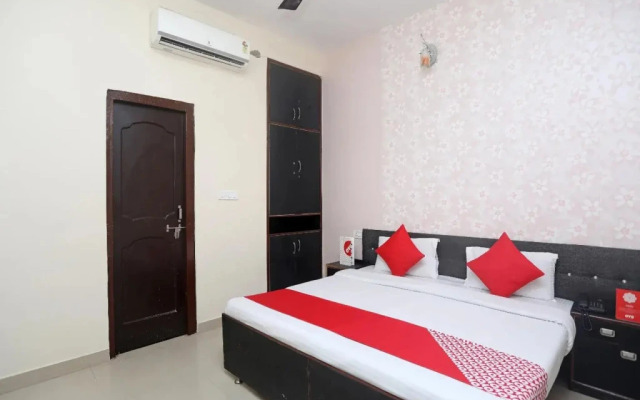 Oyo 17357 Hotel Royal Touch