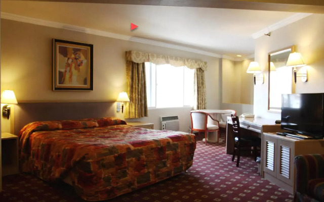 Metro Plaza Hotel