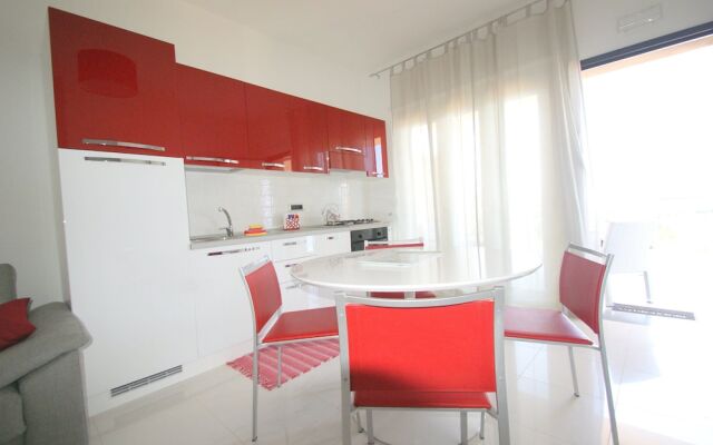 Apartment In Residence With Pool