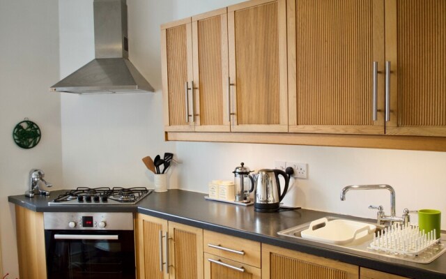 Cosy Home In Edinburgh