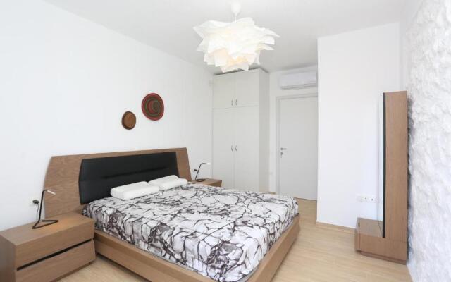 Villa Douglas - Private Pool, BBQ, 4Bdrms, View