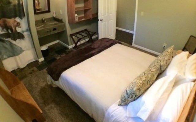 Fireweed Manor Bed & Breakfast