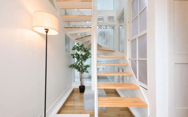 Wakoso Harmonious Light West