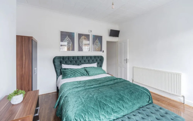 Charming 5-bed House in Birmingham
