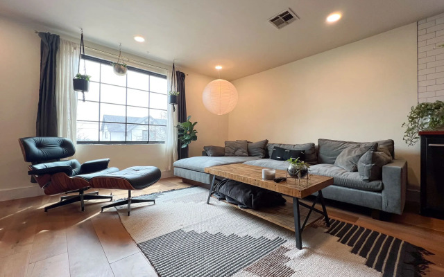 East Austin Bungalow With Music Studio Firepit