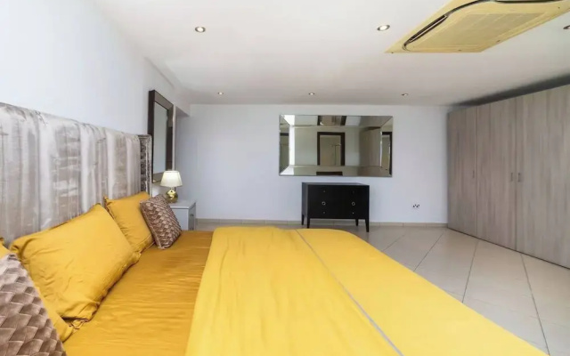 Modern 3bdr Apt at Villaggio - Rooftop Pool & Skybar