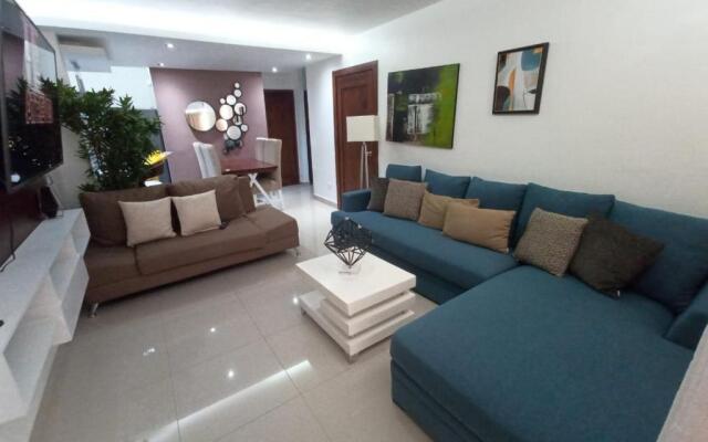 Lia Amanda, 2B con cocinero para desayuno Santiago DR