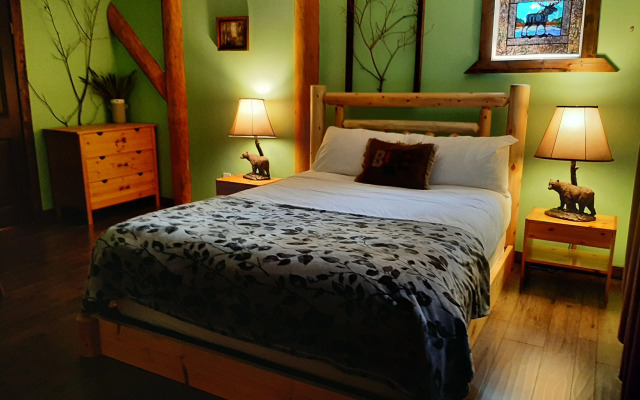 Arctic Divide Inn & Motel
