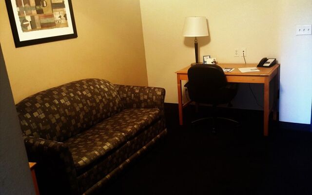 Baymont Inn & Suites Indianapolis Northeast