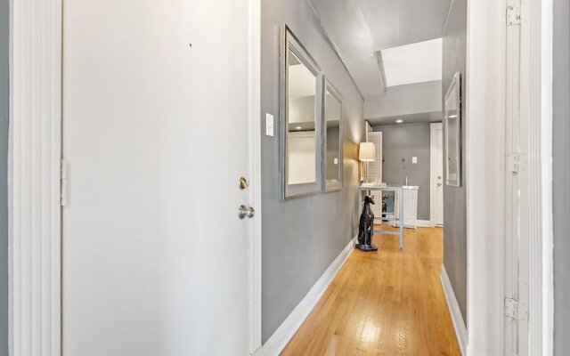 2BR Designer Apt in Festive Boystown