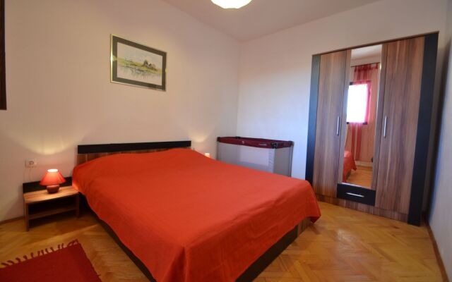 Apartment Martina - 300 m from sea: A2 Sukosan, Zadar riviera