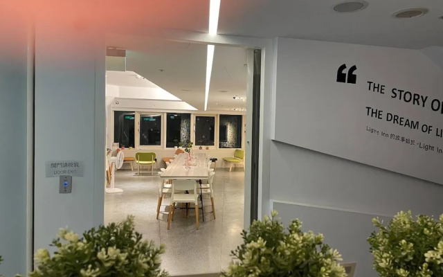 LIGHT INN - Hostel