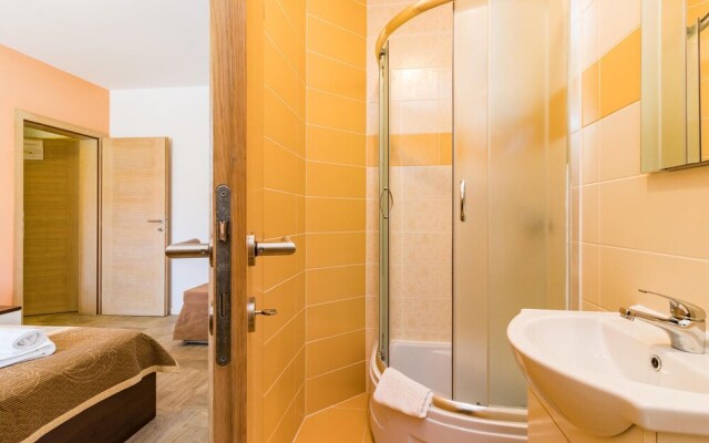 Nice Home in Premantura With Wifi and 2 Bedrooms