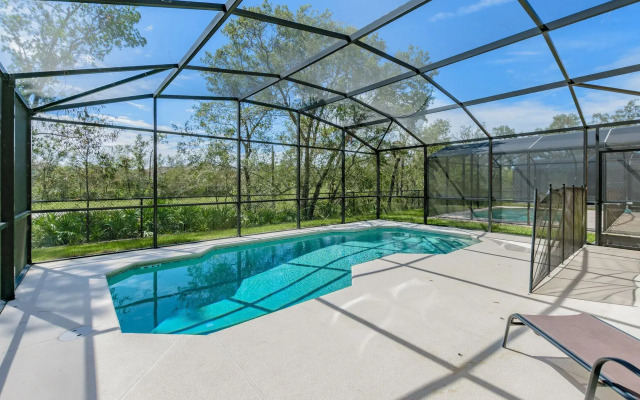 4 bed House/w pool & Garage