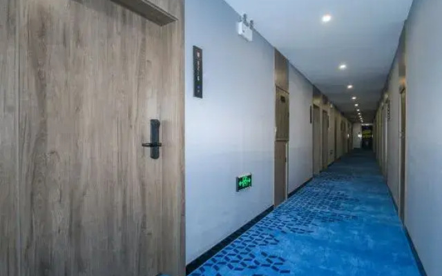 7Days Inn Hotel (Hebi Wanshanglong Building Materials City Railway Station)