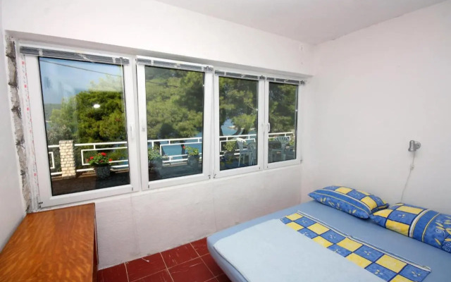 Apartments by the sea Necujam, Solta - 5186