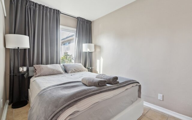 Hollywood Gem 1 Bedroom Apts by RedAwning