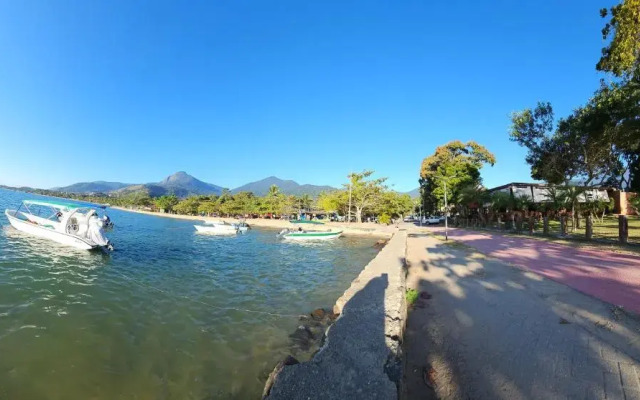 Quarto 100m da praia Pereque
