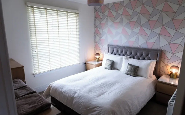 3br-sleeps6-parking-garden-citycentre