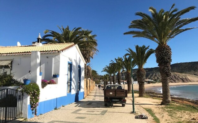 Captivating 2-bed Apartment in Praia da Luz