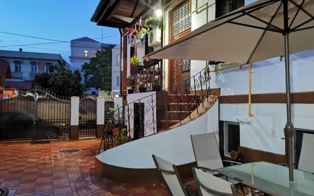 Joe Hostel