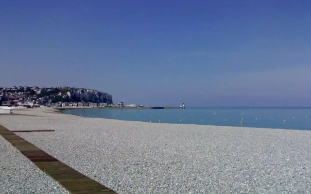 Townhouse Near Bay of Somme and Norman Beaches