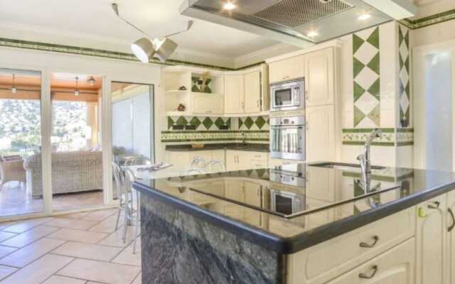 Villa - 5 Bedrooms with Pool - 106414